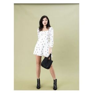 White long sleeve women’s dress/Size Medium - Trixxi